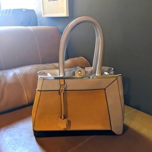 Structured classic "Fendi-style" purse